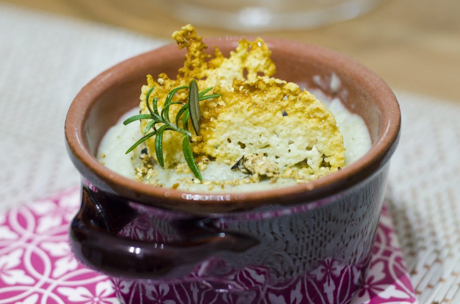 Vellutata di patate dolci con chips di pecorino! Foodarly